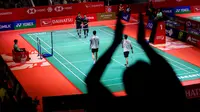 Ganda putra Indonesia, Hendra Setiawan/Mohammad Ahsan berhasil menaklukkan wakil Taiwan, Chiang Chien-Wei/Wu Hsuan-Yi pada babak 32 besar Indonesia Masters 2025 di Istora Senayan, Jakarta, Selasa (21/1/2025) sore WIB. (Bola.com/Bagas lazuardi)