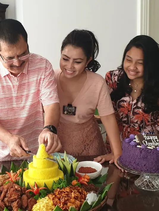 Mayangsari dan Bambang Trihatmojo