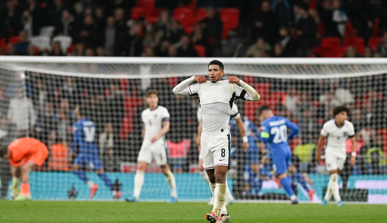 Kemenangan tersebut membuat Yunani berada di puncak klasemen dengan sembilan poin, sedangkan kekalahan pertama Inggris di bawah pelatih sementara, Lee Carsley, membuat mereka berada di posisi kedua dengan enam poin. (AFP/Glyn Kirk)