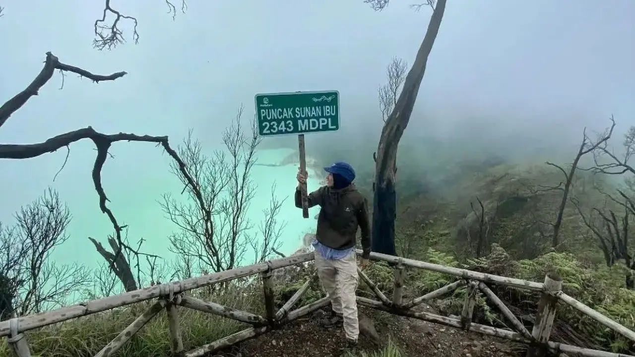 Puncak Sunan Ibu di Gunung Patuha, Jawa Barat