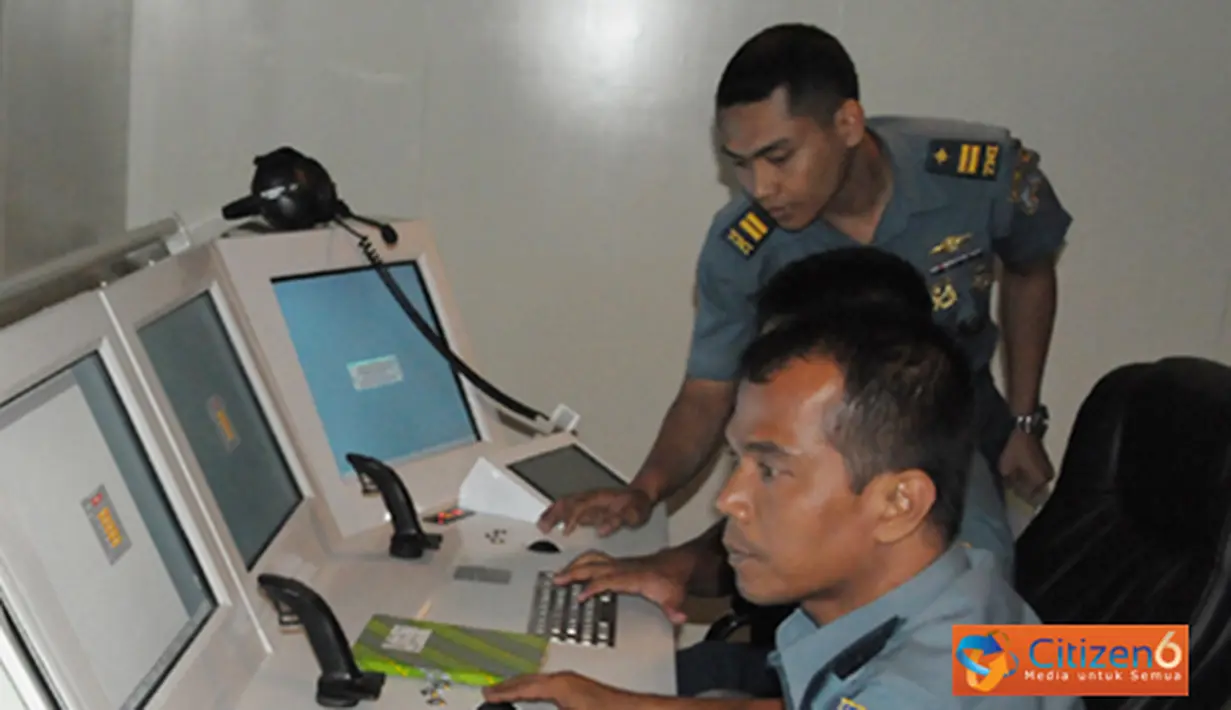 Citizen6, Surabaya: Puluhan Perwira, Bintara, Tamtama dan PNS dari Puslatlekdalsen Kobangdikal mengikuti pelatihan Naval Air Surface Subsurface Firing System, di gedung Fatahilah, Kesatrian Bumimoro Kobangdikal, Selasa, (25/9). (Pengirim: Penkobangdikal).