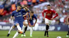 Pemain Chelsea, Eden Hazard, mencetak gol ke gawang Manchester United dari titik putih pada final Piala FA, Sabtu (19/5/2018) atau Minggu (20/5/2018) dini hari WIB. (Nick Potts/PA via AP)