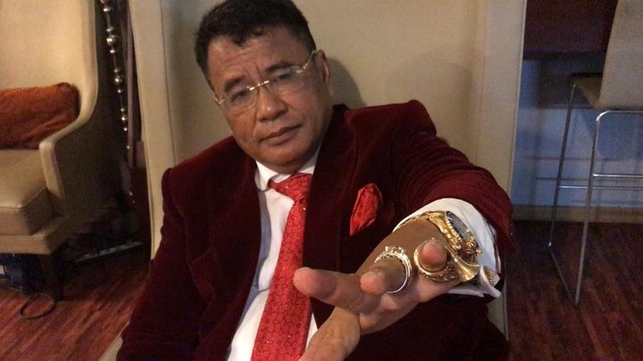 6 Penampakan Rumah Hotman Paris, Tampak Mewah dengan Dilapisi Emas