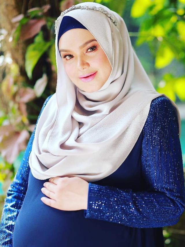 Baru 10 Bulan, Anak Siti Nurhaliza Sudah Bisa Memanjat - ShowBiz