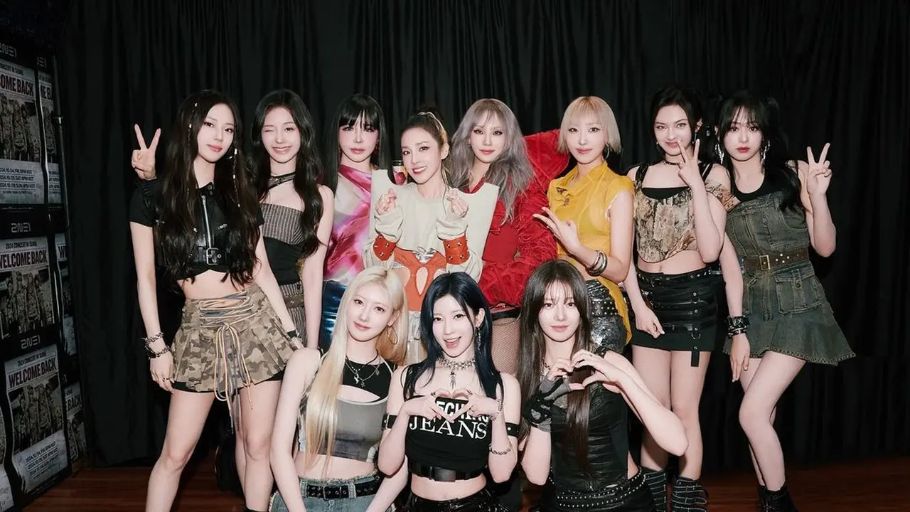 BABYMONSTER dengan 2NE1