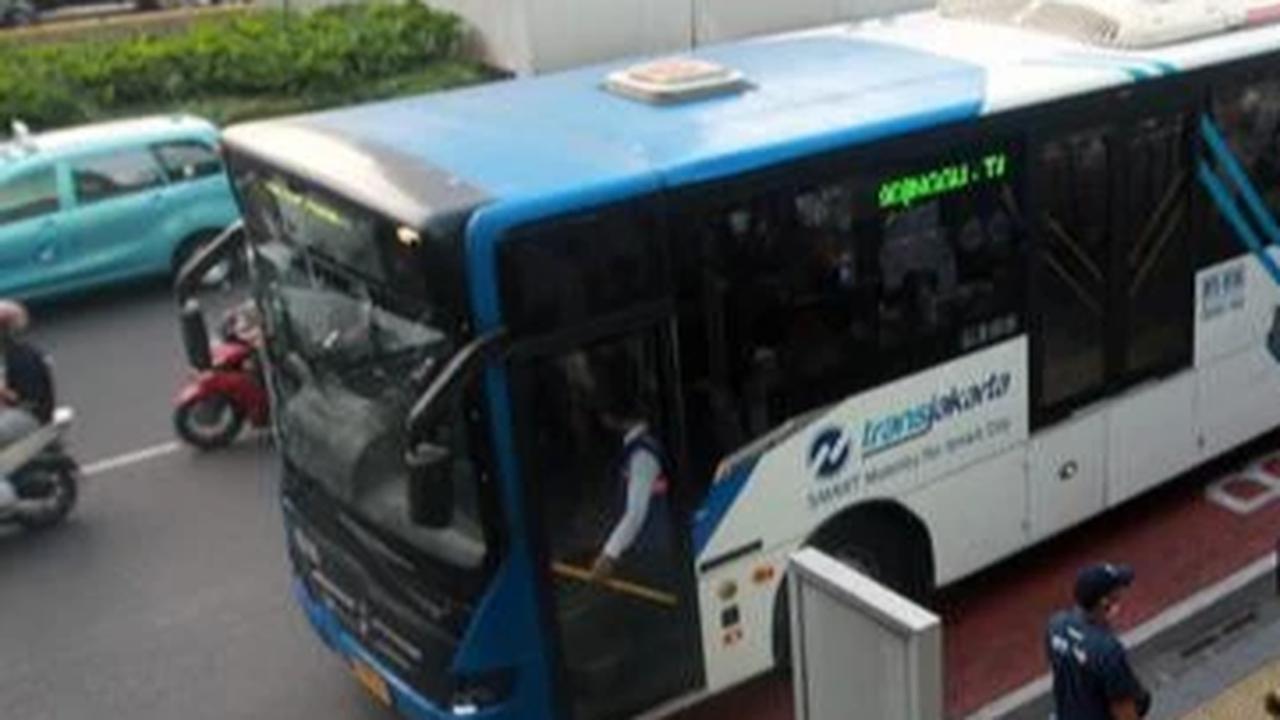 TransJakarta Alihkan Belasan Rute Layanan Imbas Genangan Setelah Hujan, Cek Daftarnya!
