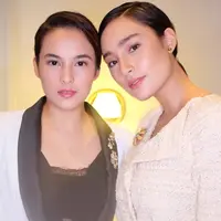 Sama-sama berdarah blasteran, cantiknya kedua seleb ini memang tak ada duanya.