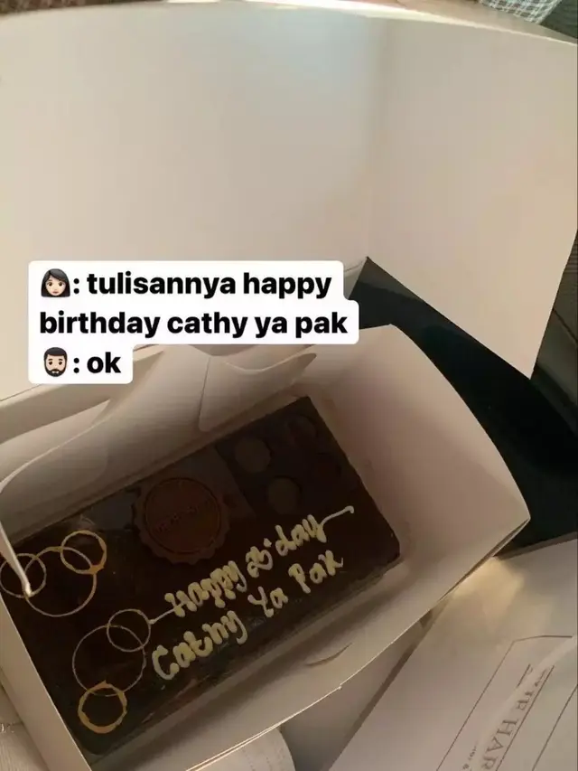 6 Tulisan di Kue Ulang Tahun Ini Nyeleneh, Bikin Tepuk Jidat