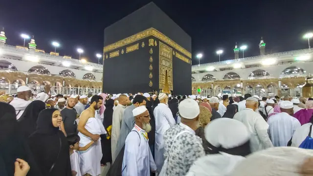 Jemaah Haji Melaksanakan Thawaf di Kakbah. Foto: Bahauddin/MCH