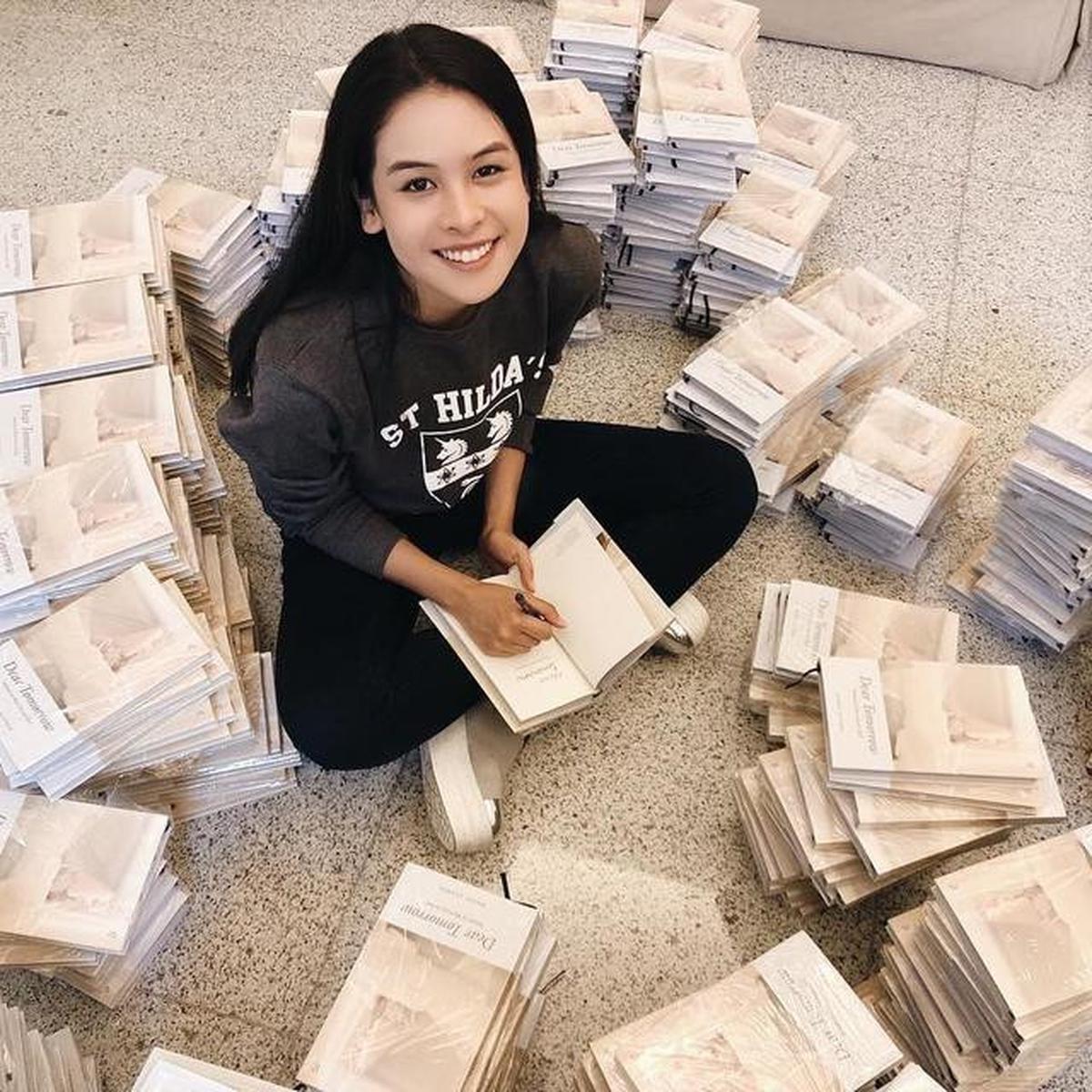 Berbagai judul film juga telah dibintangi Maudy Ayunda. Namun baru-baru ini, ada bakat lain yang baru saja ditunjukan Maudy lewat karyanya. Maudy Ayunda baru saja melahirkan buku yang berjudul 