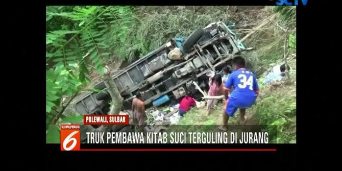 Truk Bawa 4 Ton Alkitab Terjun ke Jurang di Polewali Mandar
