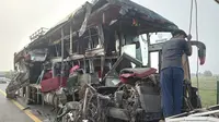 Tabrakan bus dan truk susu di Uttar Pradesh, India. (AP)