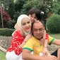 Azis Gagap dan istri kedua (Sumber: Instagram/dewi_keke22)