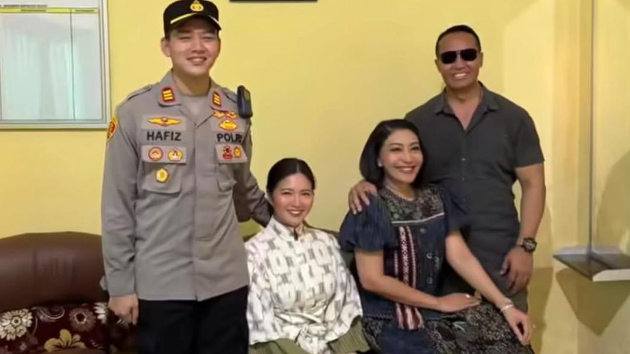 Momen Haru, Jenderal Andika Jenguk Menantu di Polsek Geger Sampai Cium Kening Penuh Kasih