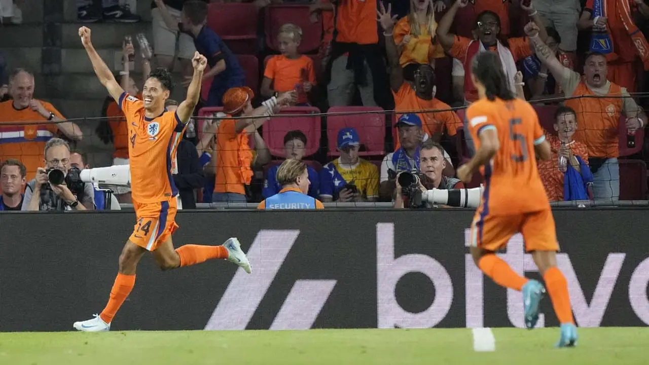 Foto: Aksi Tijjani Reijnders saat Membawa Belanda Taklukkan Bosnia di UEFA Nations League, Sumbang 1 Gol