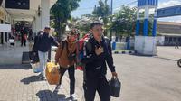 Para pemudik lebaran 2023 telah berdatangan di terminal tipe A Guntur Melati, Garut, Jawa Barat. (Liputan6.com/Jayadi Supriadin)