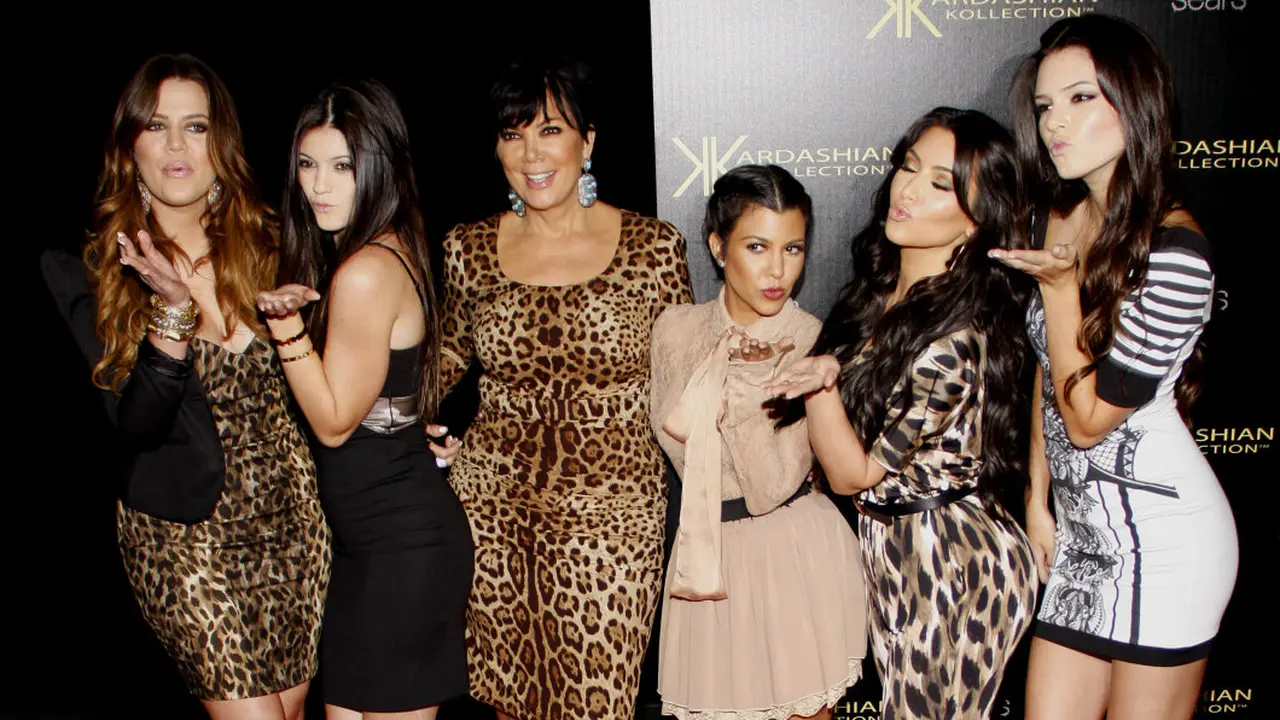Inilah 10 Gaya Berpergian Ala Kardashian