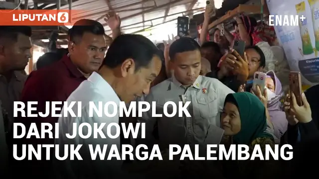 Antusias! Warga Palembang Berebut Terima Amplop dari Presiden Jokowi