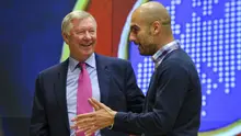 Pep Guardiola sempat menghadiri undangan makan malam dengan Sir Alex Ferguson yang ketika itu baru meninggalkan Manchester United pada 2014. (AFP/FABRICE COFFRINI)