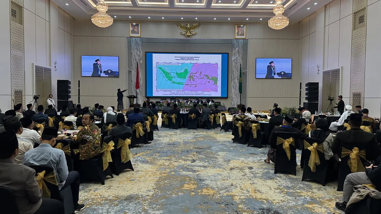 Kementerian Agama (Kemenag) memulai sidang isbat untuk menetapkan awal bulan Dzulhijjah 1446 H dan Hari Raya Idul Adha. Paparan rukyatul hilal dimulai Selasa (27/5/2025) sekitar pukul 17.15 WIB. (Liputan6.com/Nanda Perdana Putra)
