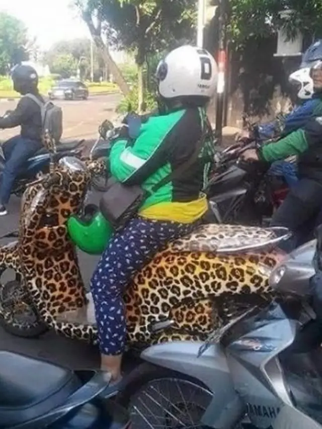 6 Potret Emak-Emak Pakai Motor Anti-Mainstream Ini Bikin Tepuk Jidat