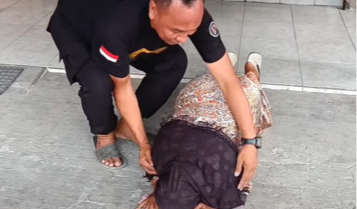 Saat ditanya Ipda Purnomo, Tasmini pun dengan penuh girang menjabarkan keinginanya yang belum terwujud.
