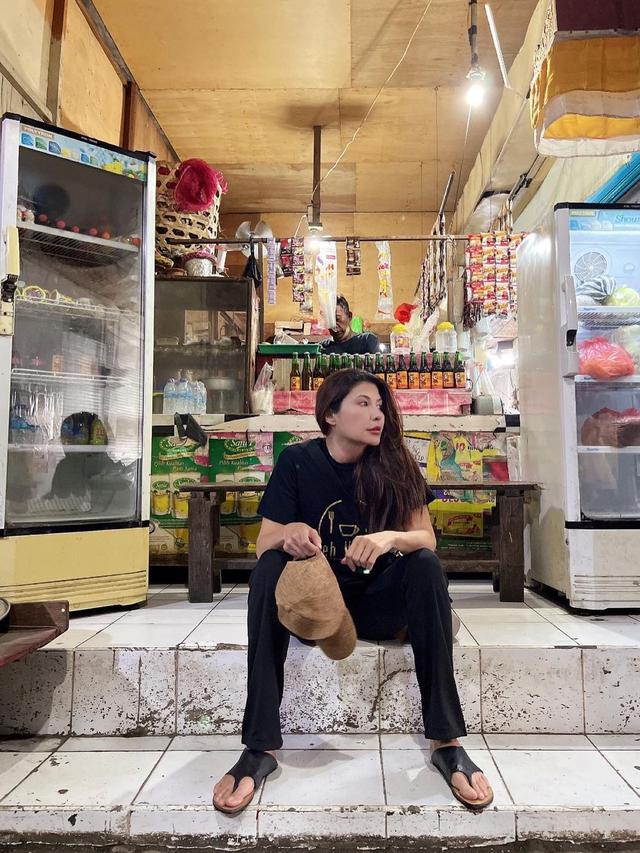 Tampil Sederhana, Ini 7 Momen Tamara Bleszynski saat Belanja di Pasar Tradisional