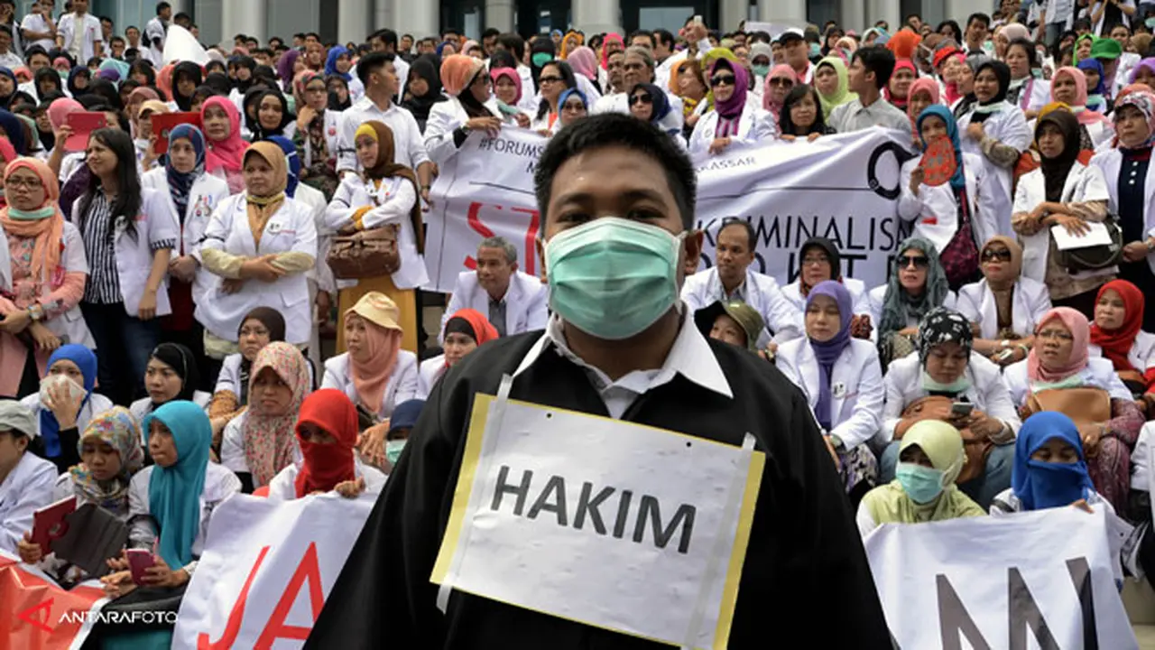 tolak-kriminalisasi-dokter-2-131127b.jpg