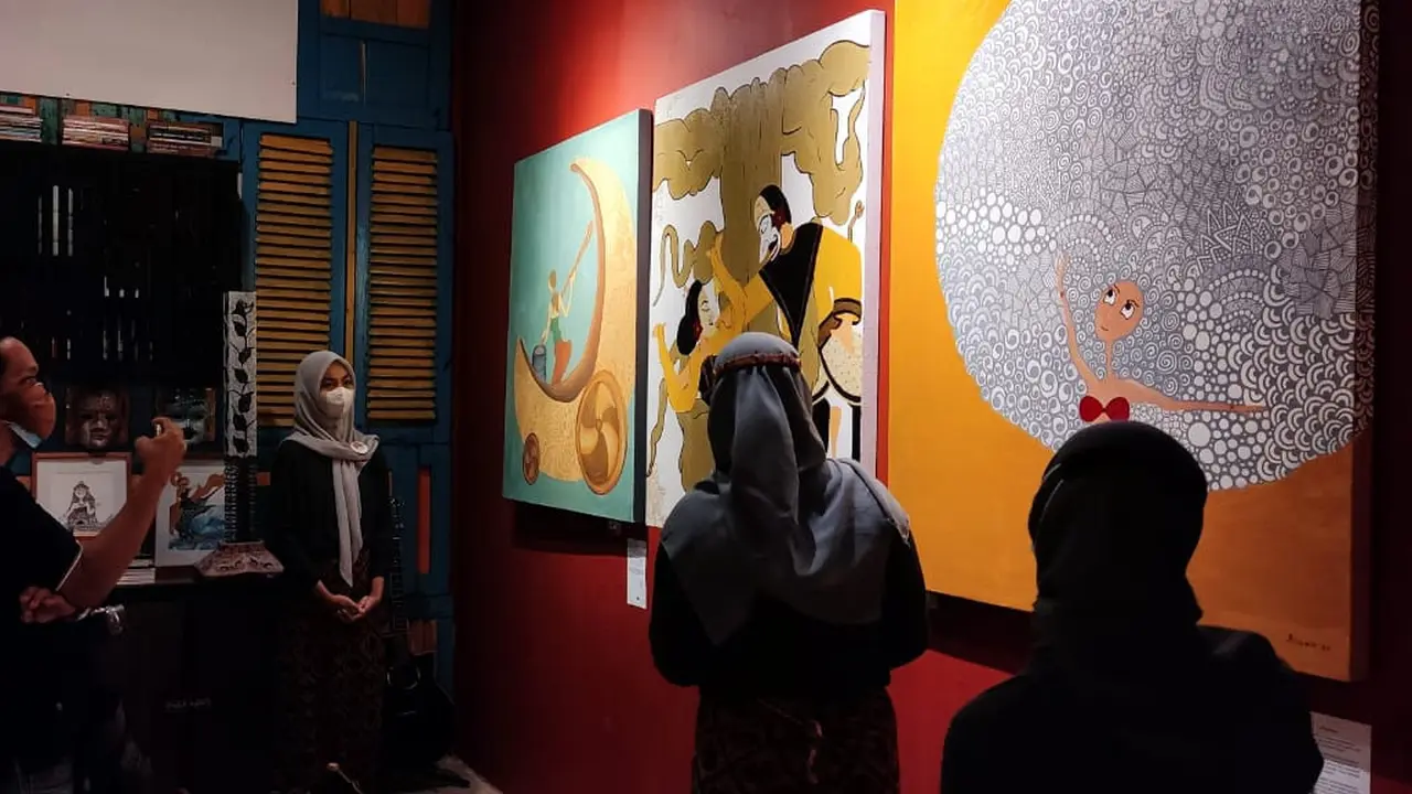 Kie Art Project, wadah para seniman muda di Purbalingga, menggelar peresmian galeri sekaligus pameran lukisan bertajuk "Kami Masih Mencintaimu Indonesia". (Foto: Liputan6.com/Rudal Afgani)