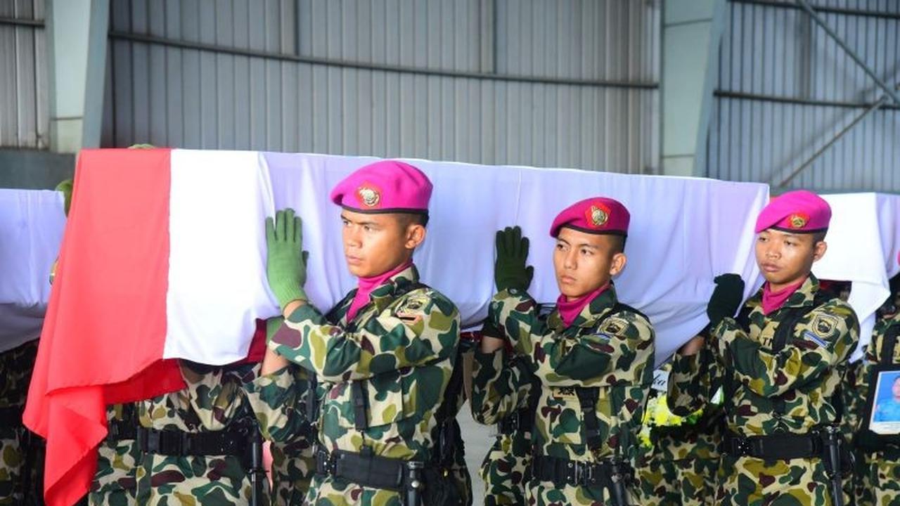 Pangkormar Pimpin Pelepasan Prajurit Marinir Korban Longsor Cisarua, 23 Jenazah Ditemukan