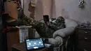 <p>"Rusia menghancurkan bangunan di Bakhmut untuk mencegah tentara kami menggunakannya sebagai benteng," kata Cherevatiy dilansir Reuters. (AP Photo/Libkos)</p>