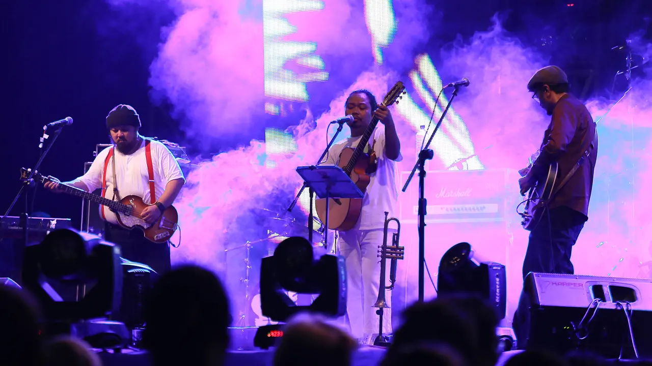 [Bintang] Sore dan Is Payung Teduh