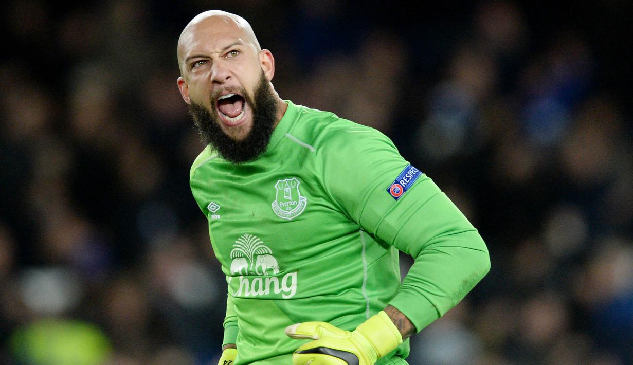 Tim Howard - Penjaga gawang asal Amerika Serikat ini telah menunjukan kualitasnya sebagai salah satu kiper top di Liga Inggris. Mantan kiper Everton itu mampu mencatatkan 132 clean sheets. (AFP/Oli Scarff)