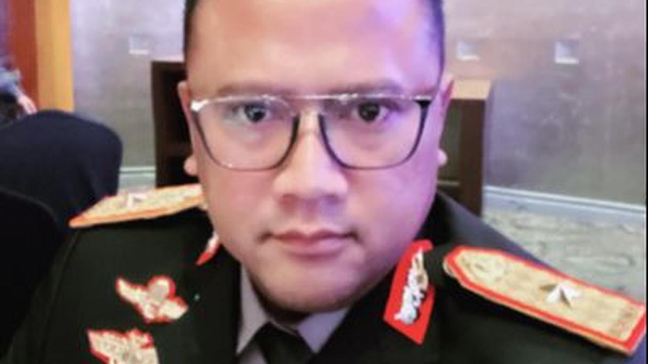 Tentang Adi Vidid<br>