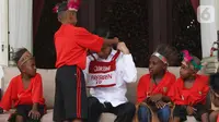Ke Istana, Anak-Anak Papua Berikan Noken Bertuliskan Jokowi Presidenku