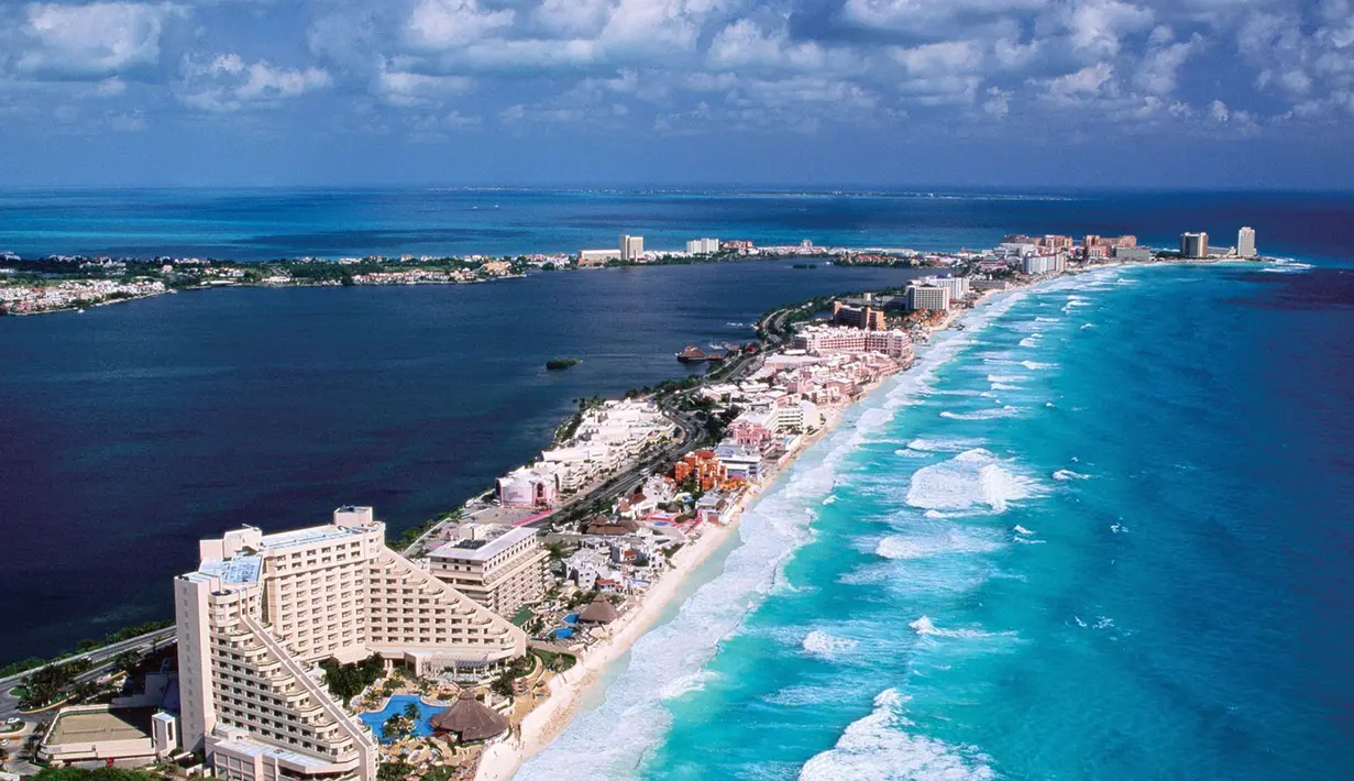 Selain terkenal karena keindahan pantainya. Cancun di Meksiko juga populer karena baunya yang tidak sedap. Konon, bau menyengat yang sering tercium tersebut berasal dari got bawah tanah yang berada di area hotel-hotel. (Istimewa)