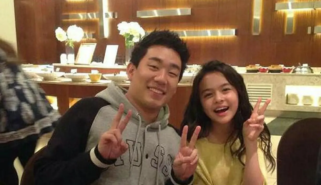 Lily M juga menjadi nama yang begitu dinantikan penggemar untuk debut. Bakatnya ditemukan di K-Pop Star, dan ia telah berlatih sebagai trainee selama 5 tahun. Ini waktu yang tepat untuk perempuan 18 tahun tersebut.