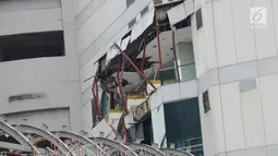 Penampakan usai terjadi ledakan di Mal Taman Anggrek, Jakarta Barat, Rabu (20/2). Dalam akun resmi sosial media, pihak Taman Anggrek menjelaskan bahwa ledakan terjadi sekitar pukul 10.30 WIB di lantai 4 Mal Taman Anggrek. (Merdeka.com/Imam Buhori)