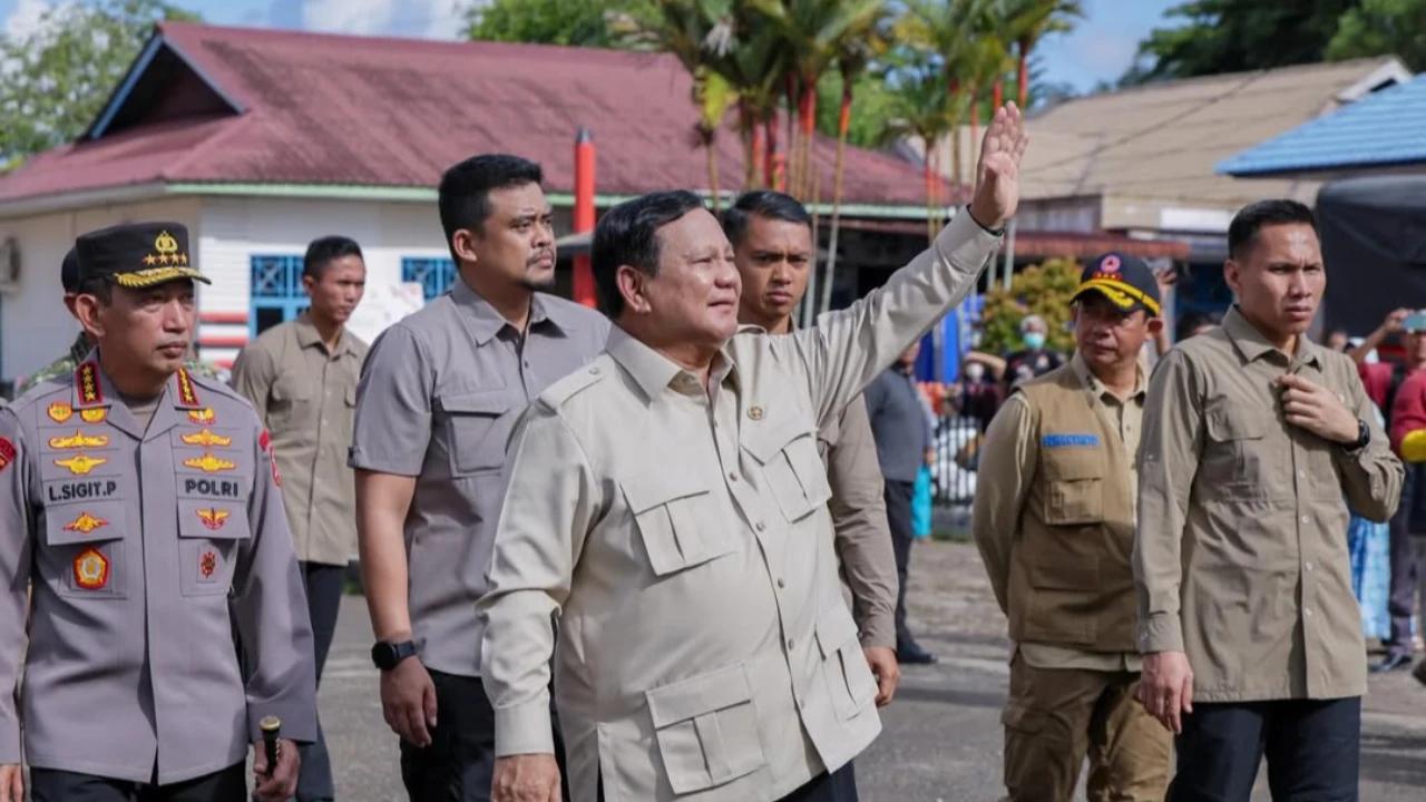Prabowo Kunjungi Korban Banjir di Langkat, Janjikan Air Bersih dan Perbaikan Tanggul Rusak
