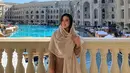 <p>Potret lain memperlihatkan Zahra tampil anggun dalam balutan knit dress warna camel yang dipadukan dengan kerudung warna cream. [@zhrkhansaa]</p>