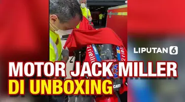 Aksi unboxing motor Ducati kembali terjadi di Mandalika. Kali ini, motor Jack Miller yang menjadi korban terbaru dari unboxing tersebut. Namun, jangan terpancing emosi dahulu, pasalnya, yang melakukan unboxing adalah tim dari Ducati sendiri.