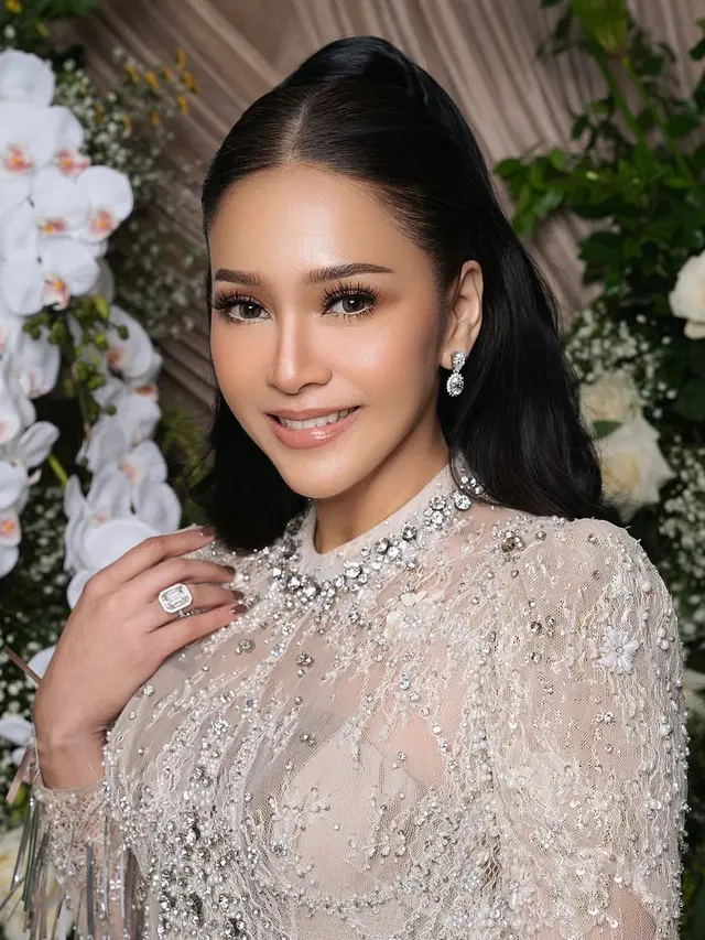 Gaya Maia Estianty Ini Dipuji Makin Cantik/Instagram @deanmua_