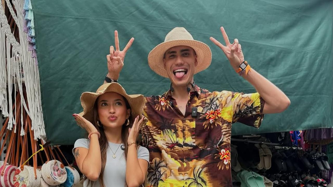 Potret Aisar Khaled Berfoto Bareng Jennifer Coppen (credit: instagram/aisar_khaledd).