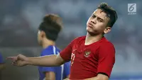 Pemain Timnas Indonesia U-19, Egy Maulana Vikri meluapkan kekecewaan saat melawan Chinnese Taipei saat laga penyisihan Grup A Piala AFC U-19 2018 di Stadion GBK, Jakarta, Kamis (18/10). IndonesiaU-19 unggul 3-1. (Liputan6.com/Helmi Fithriansyah)