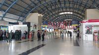 Kondisi&nbsp;Stasiun&nbsp;KRL Palmerah pada Kamis (28/8/2025) terlihat normal. Pada hari ini&nbsp;dijadwalkan akan ada demo buruh yang berlokasi di&nbsp;DPR RI. tak jauh dari Stasiun Palmerah. Terlihat sejumlah Polisi dan TNI sudah&nbsp;mulai berjaga. (Liputan6.com/Arief)