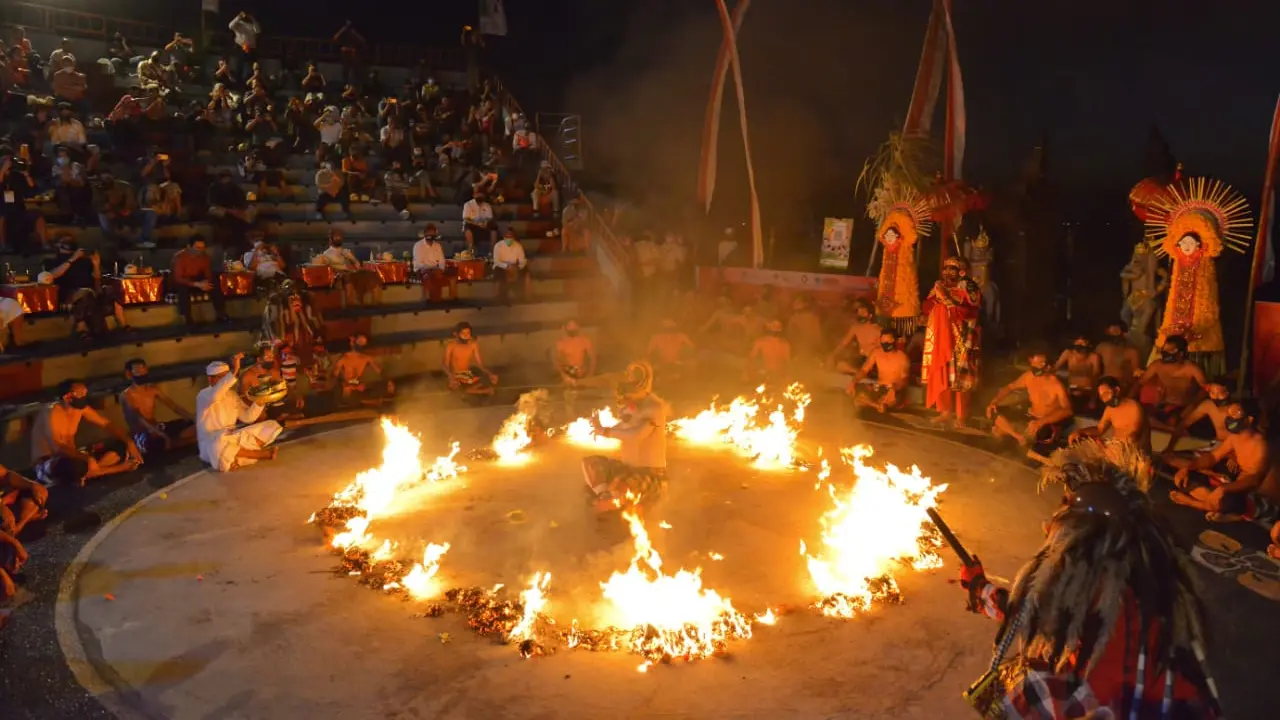 Wajah Baru Atraksi Tari Kecak di Pura Uluwatu