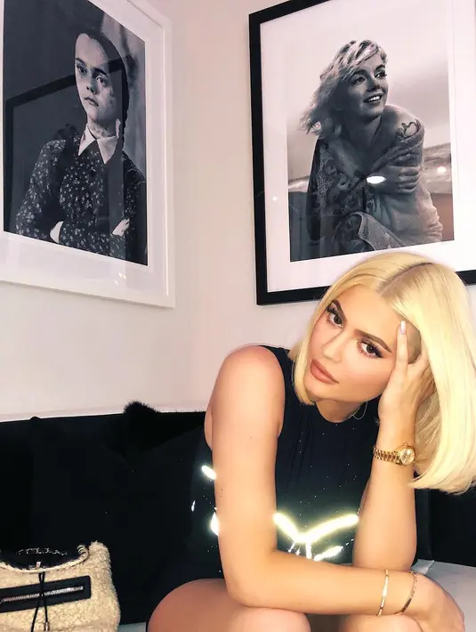 "Momen kehamilan dan melahirkan benar-benar sangat baik. Aku bahagia dan akan melakukannya lagi," ujar Kylie Jenner. (instagram/kyliejenner)