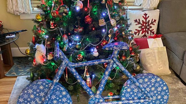 Anti-Mainstream, 6 Cara Bungkus Kado Ini Unik Banget