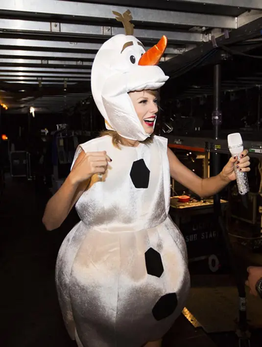 Di sisi lain, uang ganti rugi yang dituntut Taylor sebesar US$ 1, menurut kuasa hukum Taylor merupakan simbol dan ini jumlah yang tidak ternilai bagi setiap wanita. (Instagram/taylorswift)