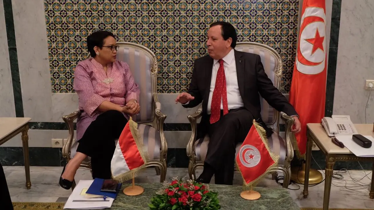Menlu RI Retno Marsudi dan Menlu Tunisia Khemaies Jhinaoui (Kemlu.go.id)